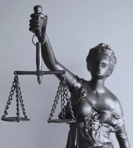 estatua de la señora justicia - abogado de dui en Chicago, Illinois